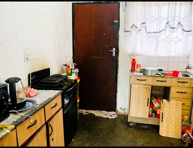 2 BEDROOM FREESTANDING FOR SALE IN TSAKANE EXT 11